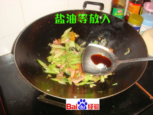 春节美食熏肉炒西芹
