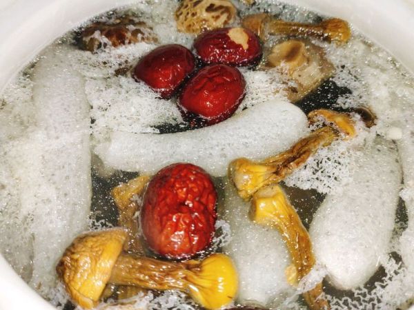 竹荪干贝菌菇汤