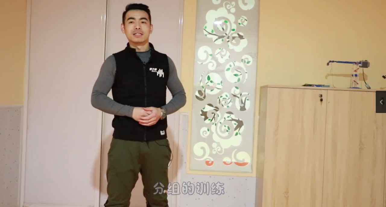 如何做靠墙深蹲