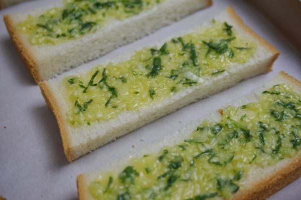 葱香蒜泥吐司条