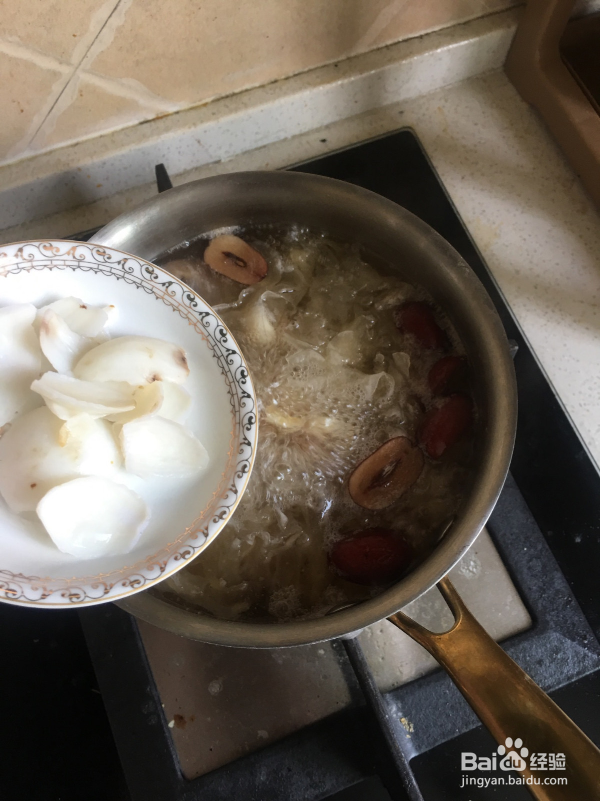 红枣银耳莲子汤的做法