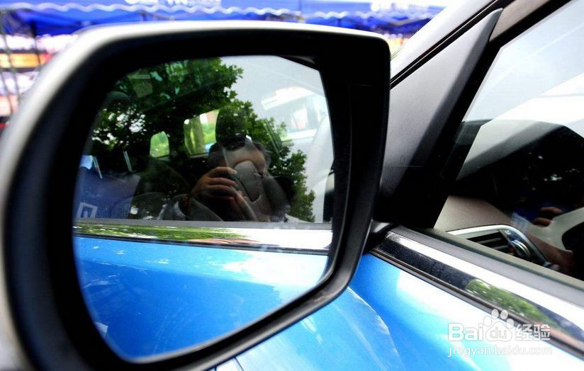 如何巧妙地将车停到两车间的空位上？