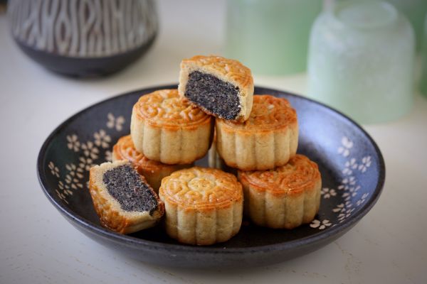 藜麦黑芝麻玫沙月饼