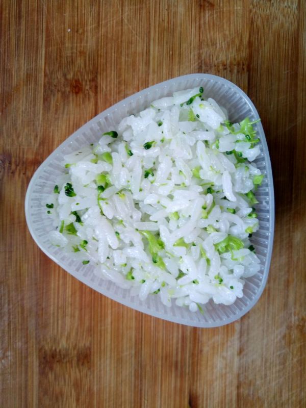 西兰花肉松饭团