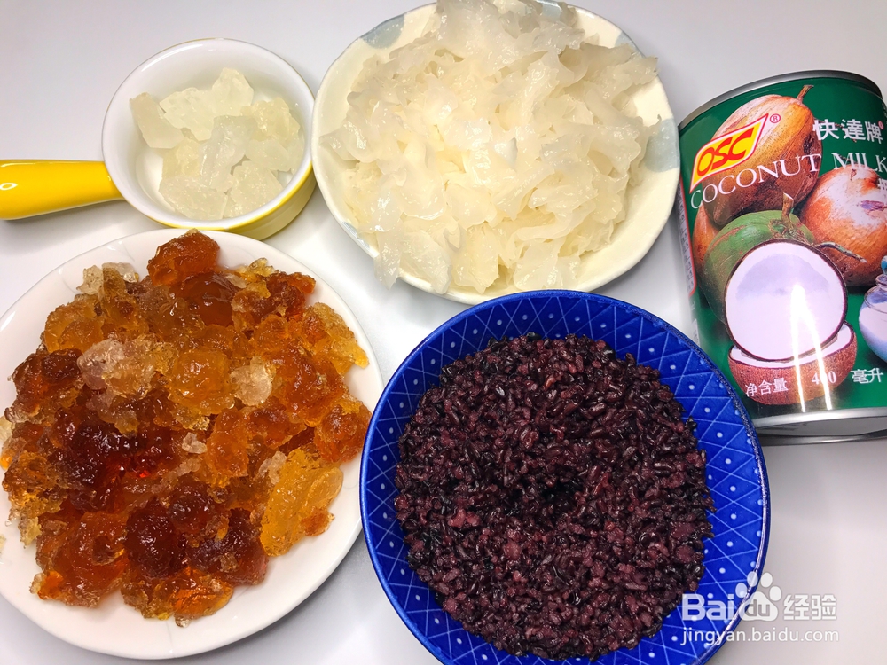 简单好吃的椰浆黑米桃胶银耳羹