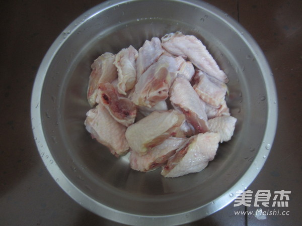 酸菜鸡翅的做法