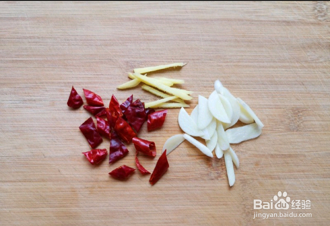 如何做出凉拌黄瓜素鸡？