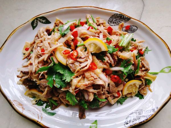 手撕柠檬鸡腿肉