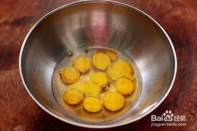 怎么样做美味的杭椒炒鹌鹑蛋