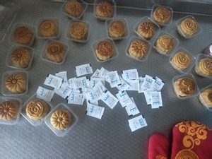 蛋黄豆沙月饼的做法