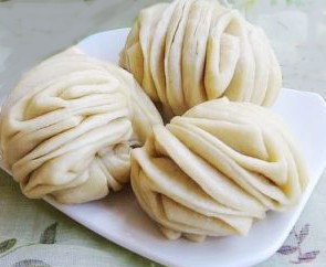 如何做出蓬松花卷?