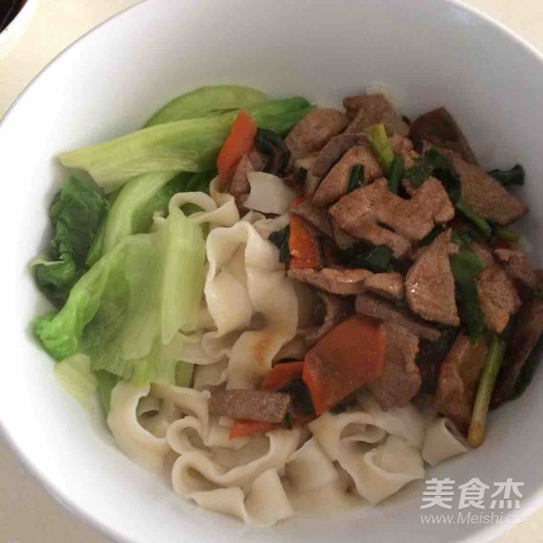 蒜苗炒猪肝拌面