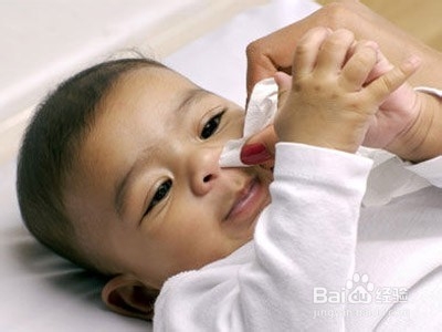 怎样给小宝宝清理鼻腔
