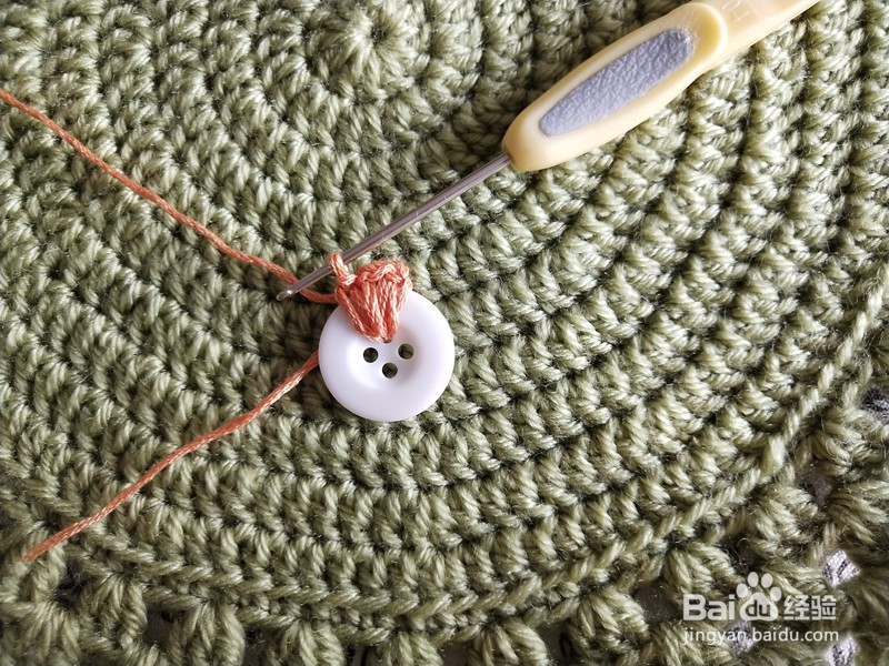 毛线装饰钮扣心形的钩编方法