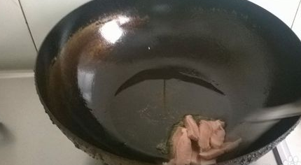 洋葱炒木耳是怎做的