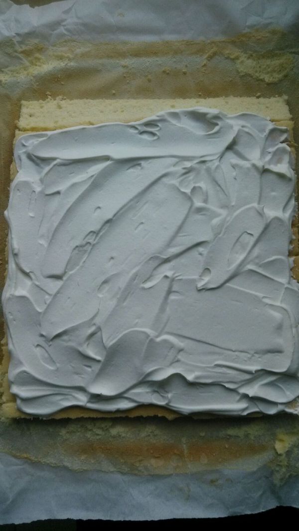 戚风奶油蛋糕卷