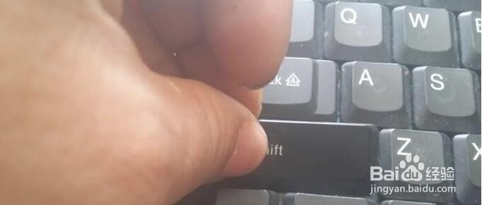 <b>笔记本电脑键盘如何拆解</b>