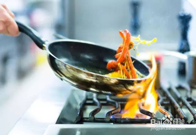 私房炒菜什么时候放盐最营养?