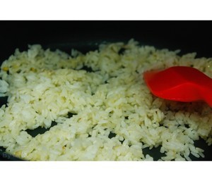 金枪鱼蛋炒饭的做法