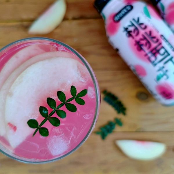 莓桃西打气泡饮