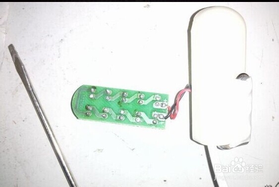 看看缝纫机LED工作灯改装成汽车灯