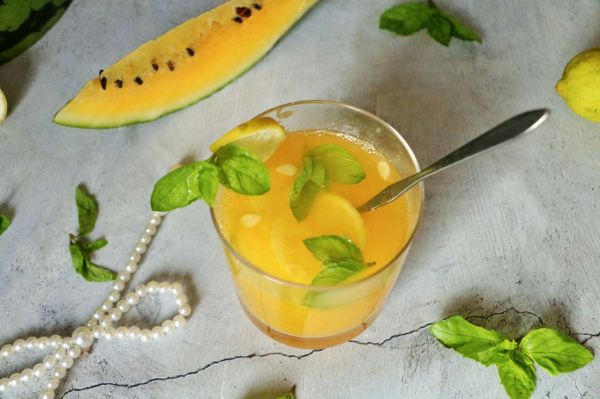 黄西瓜柠檬薄荷饮