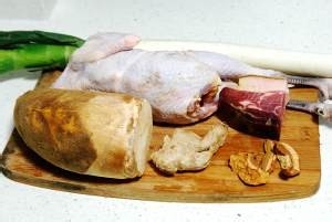 牛肝菌春笋火腿鸡汤的做法