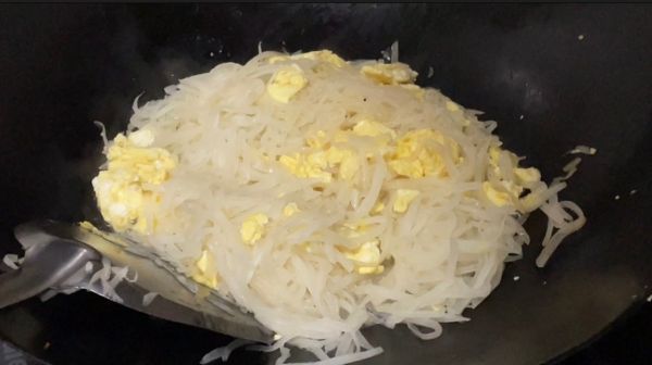 鸡蛋炒白萝卜丝