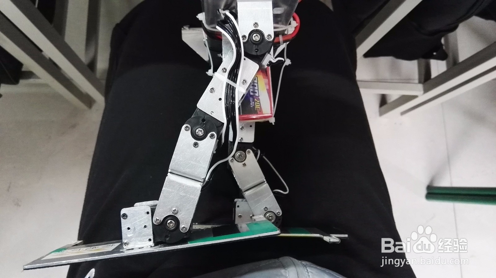 如何制作简易交叉足机器人