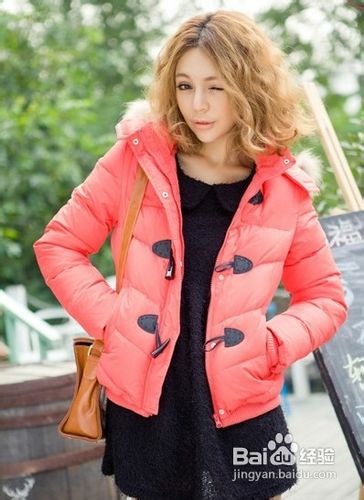 冬季怎样穿牛角扣外套最有学院范