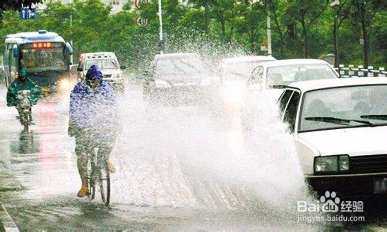 下雨天安全开车常识