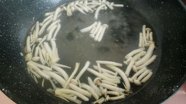 素烩玉菇蛋花汤