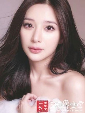 女人脸上长斑的原因