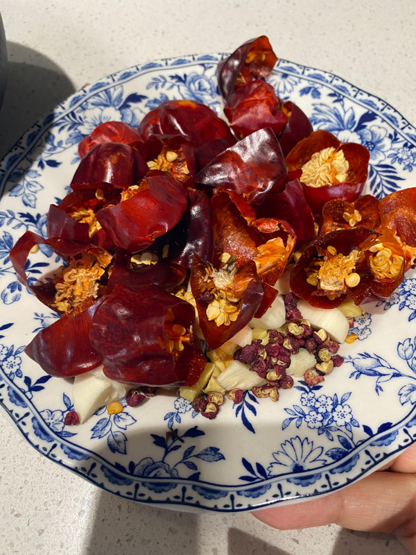 红汤酸菜肉丝米线