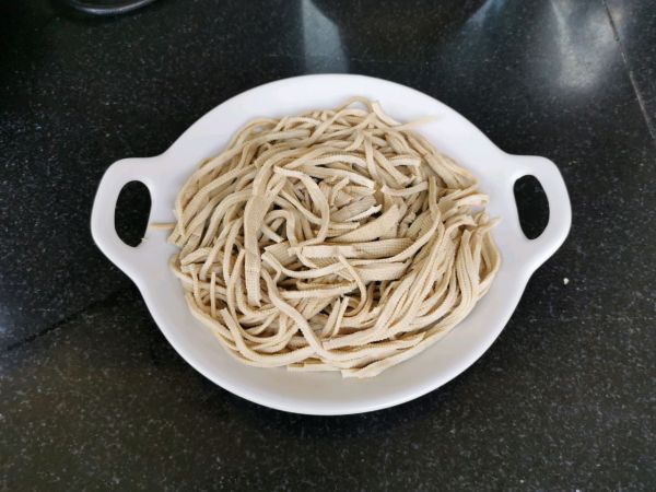 捞汁干丝虎皮椒