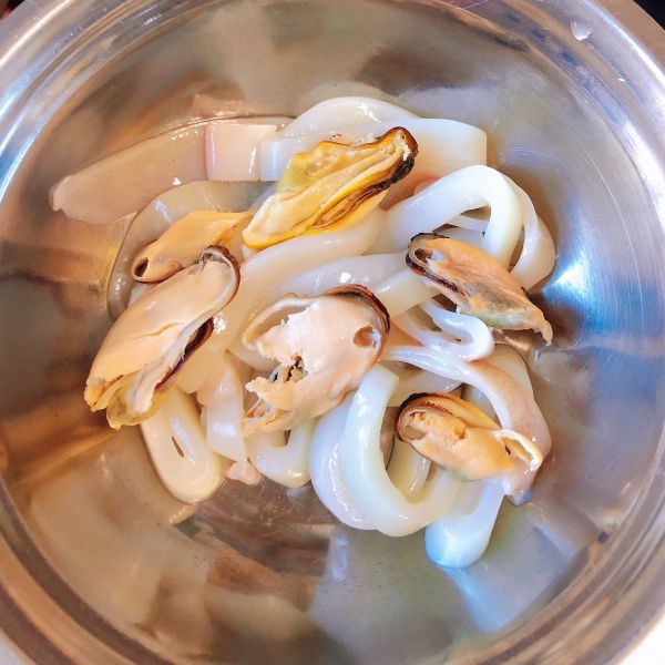 贻贝海鲜黑麦披萨