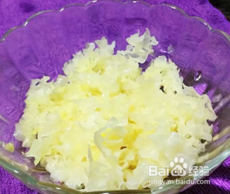 雪耳红枣鸡蛋糖水