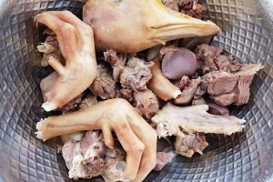 铁锅炖大鹅贴饼子