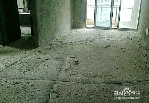 楼下客厅楼板滴水怎么办（楼下客厅顶部渗水什么原因）[图]