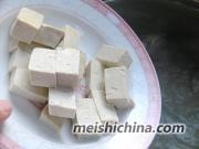 奶白色营养汤——鲫鱼蘑菇汤