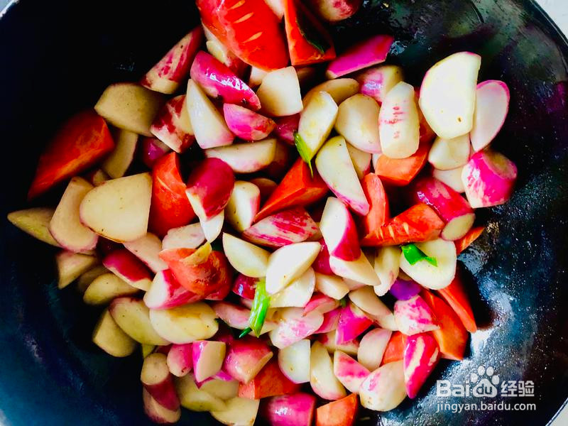 「年夜饭」红焖土鸡萝卜的做法