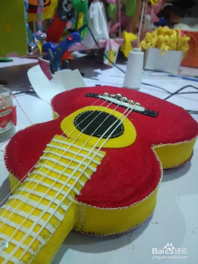 灵巧的手工制作吉他