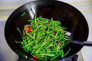 蒜香茼蒿的做法