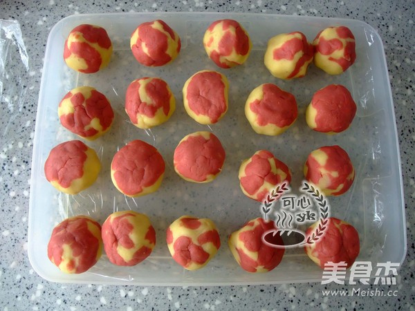 惊艳喜庆的红曲双色绿豆糕