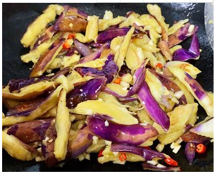 下饭神菜酱爆茄子