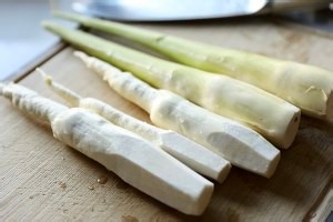 烤茭白笋的做法