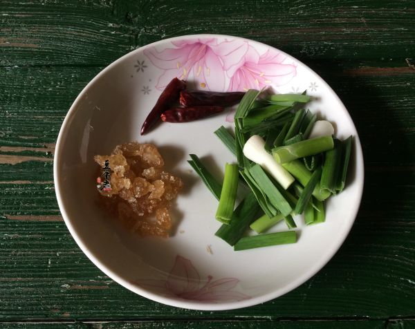蒜苗面筋烧五花肉