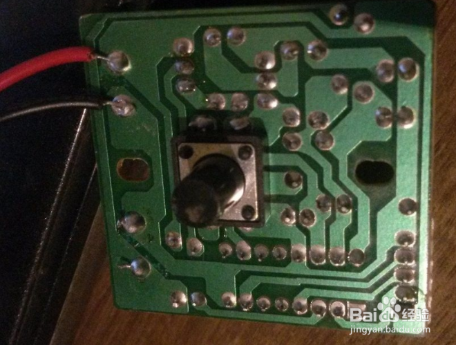 如何拆卸RJW7100手提式防爆探照灯?