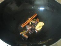 可乐酸梅排骨的做法