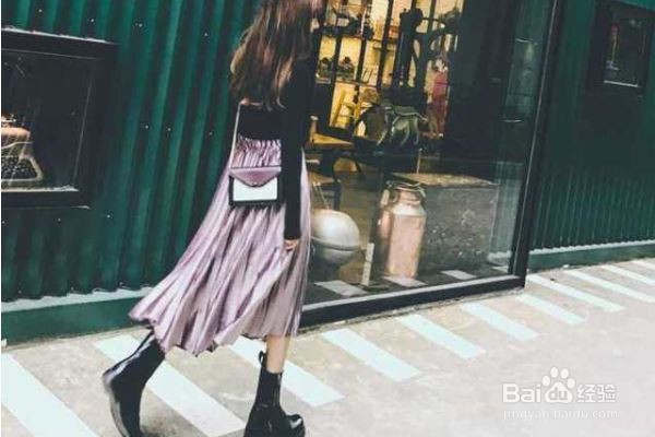 裙子起静电吸在腿上怎么办